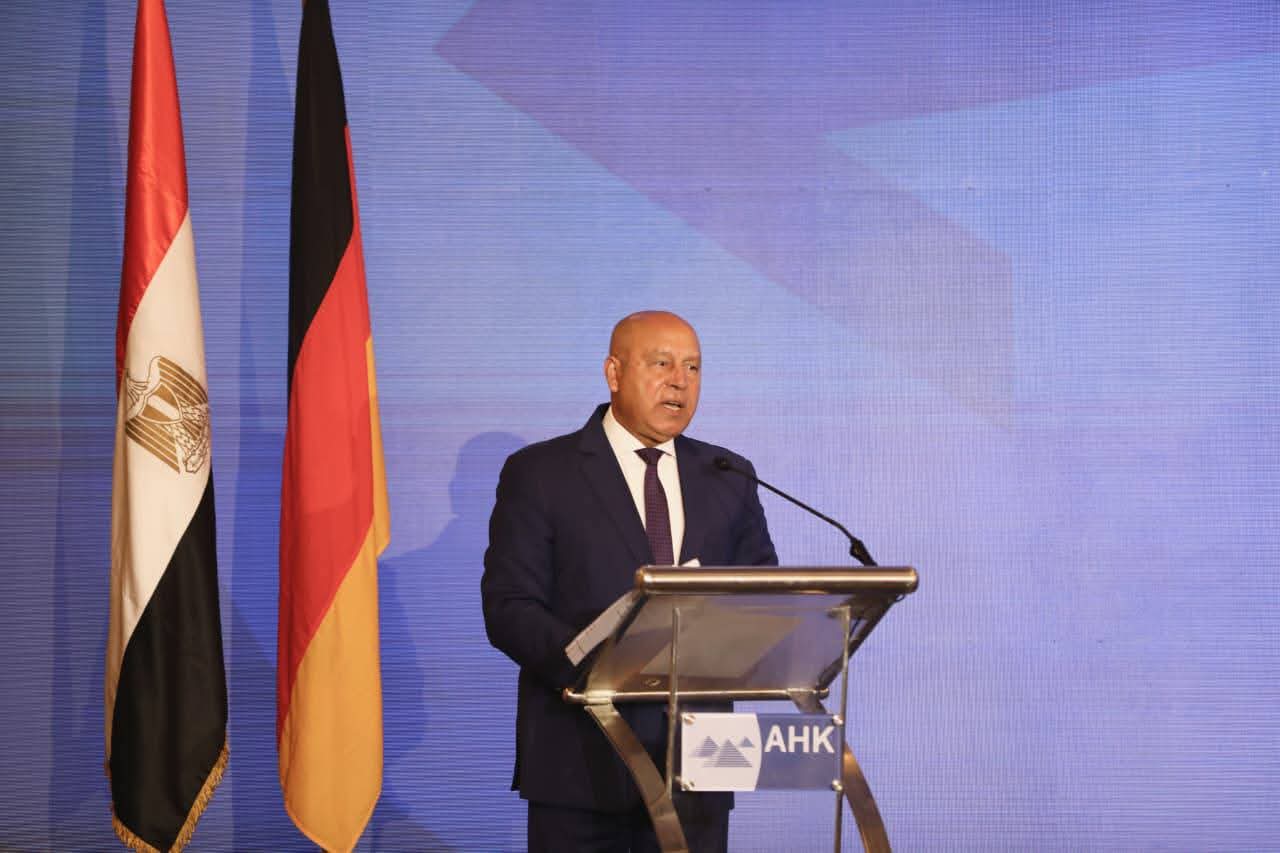 الوزير : مستقبل التنمية يرتكز على بناء منظومة نقل ولوجستيات متكاملة تدعم سلاسل الإمداد