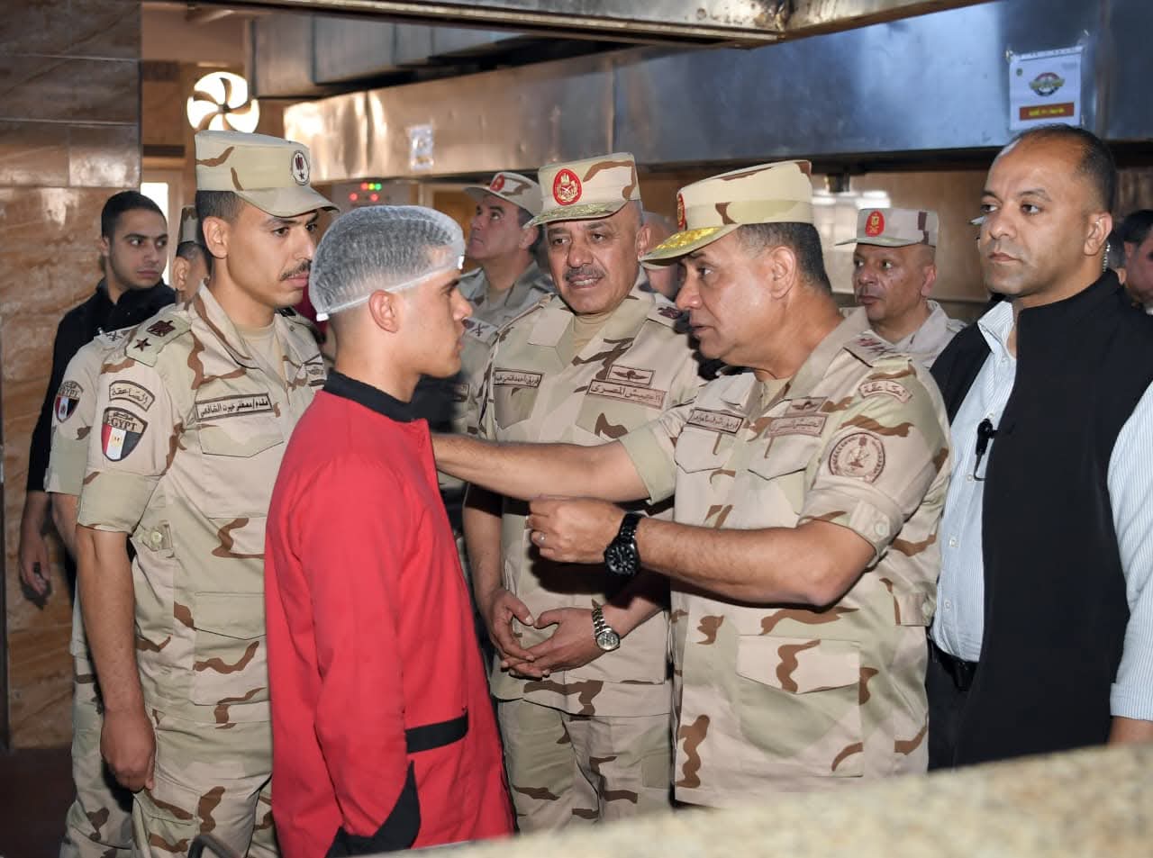 وزير الدفاع يتفقد إحدى وحدات التدريب الأساسى بالقوات المسلحة