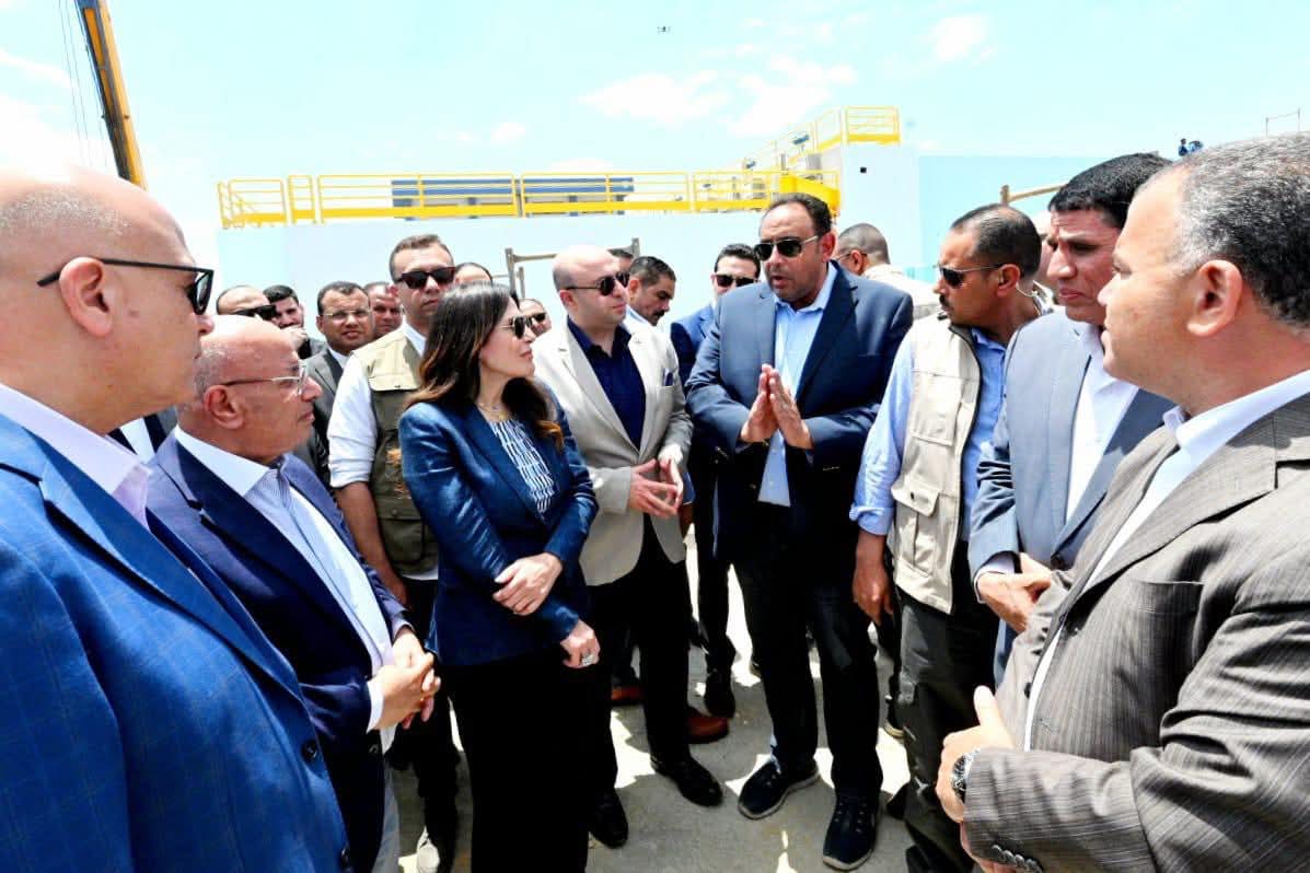 وزيرة الإسكان ومحافظ الفيوم يتفقدان توسعات محطة مياه العزب الجديدة