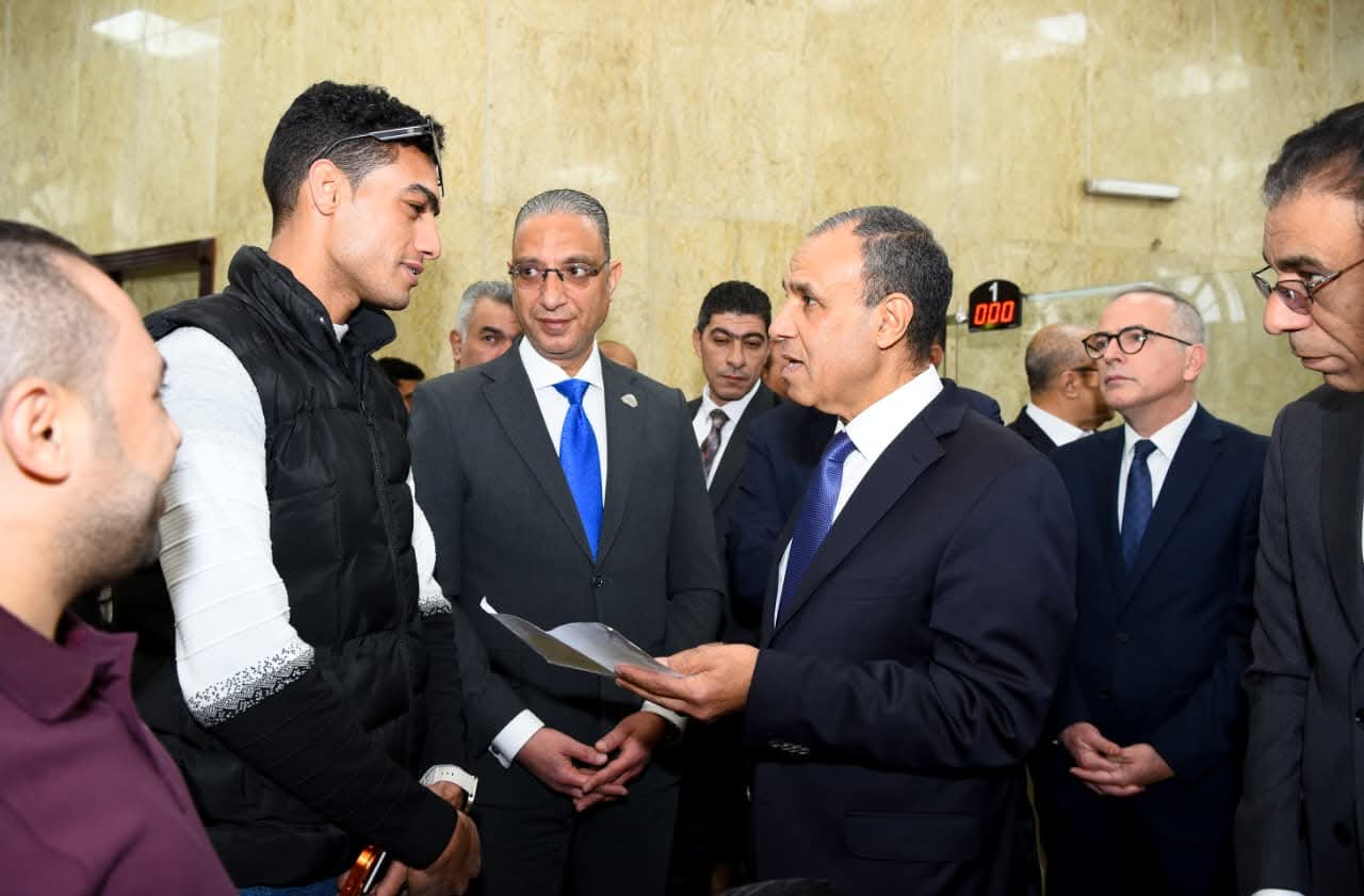 وزير الخارجية يفتتح مكتب تصديقات أحمد عرابي بالمهندسين بعد تجديده ورفع كفاءته