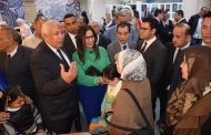 وزيرة الثقافة ومحافظ مطروح يتفقدان معرضاً للفنون التشكيلية
