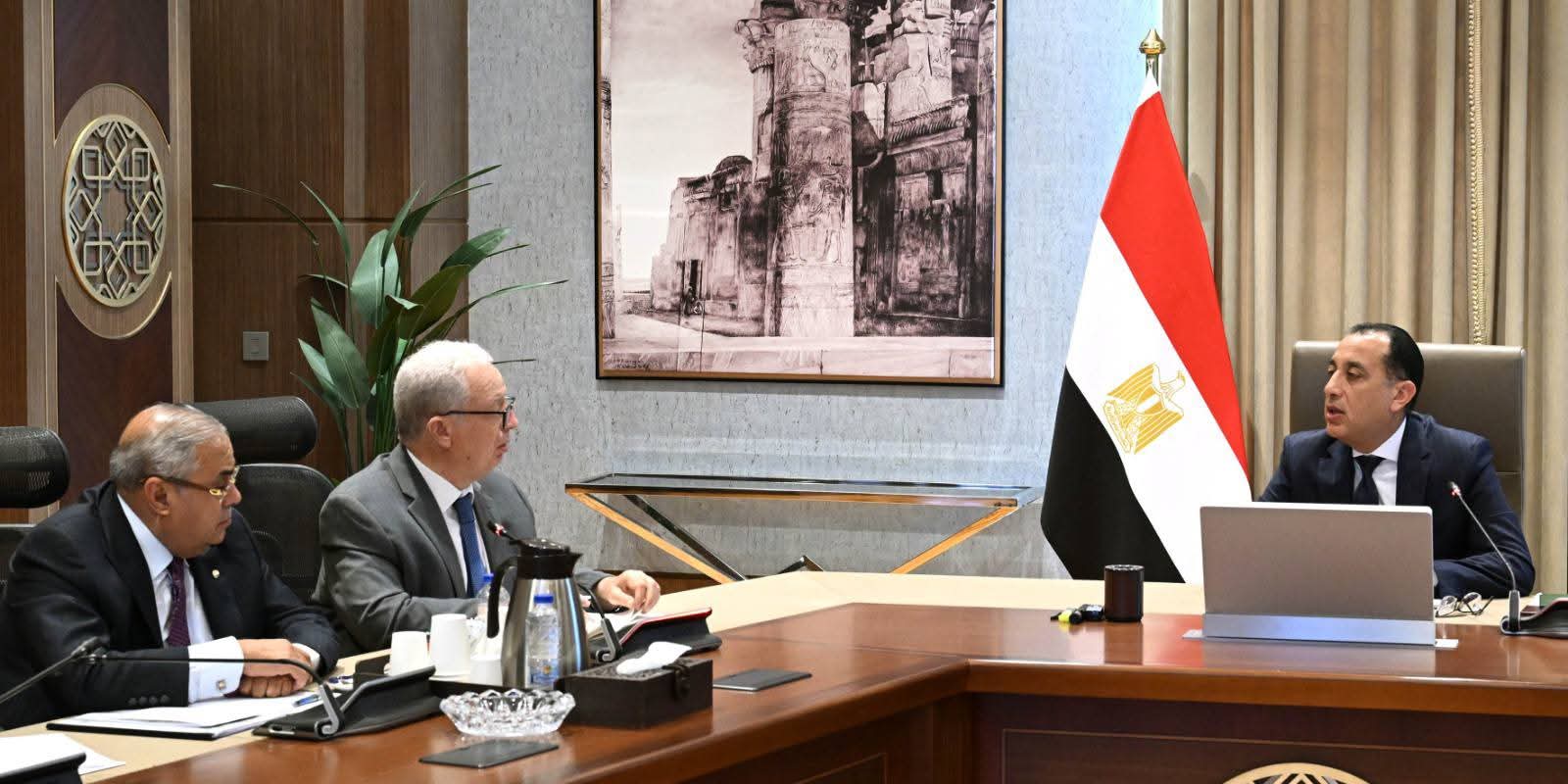 رئيس الوزراء يتابع مستجدات القيد المؤقت للشركات الحكومية في البورصة