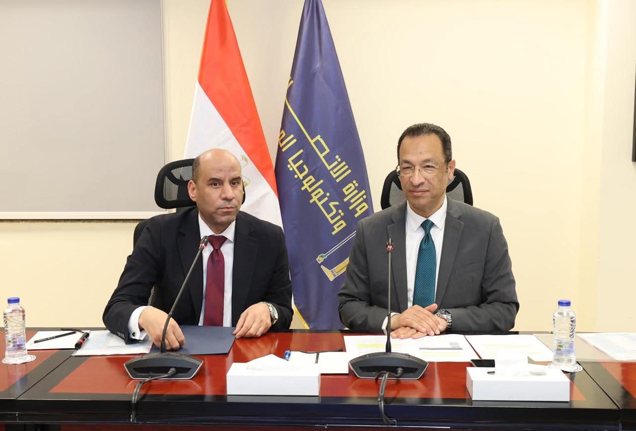 وزيرا الاتصالات والعمل يعلنان إطلاق خدمة 