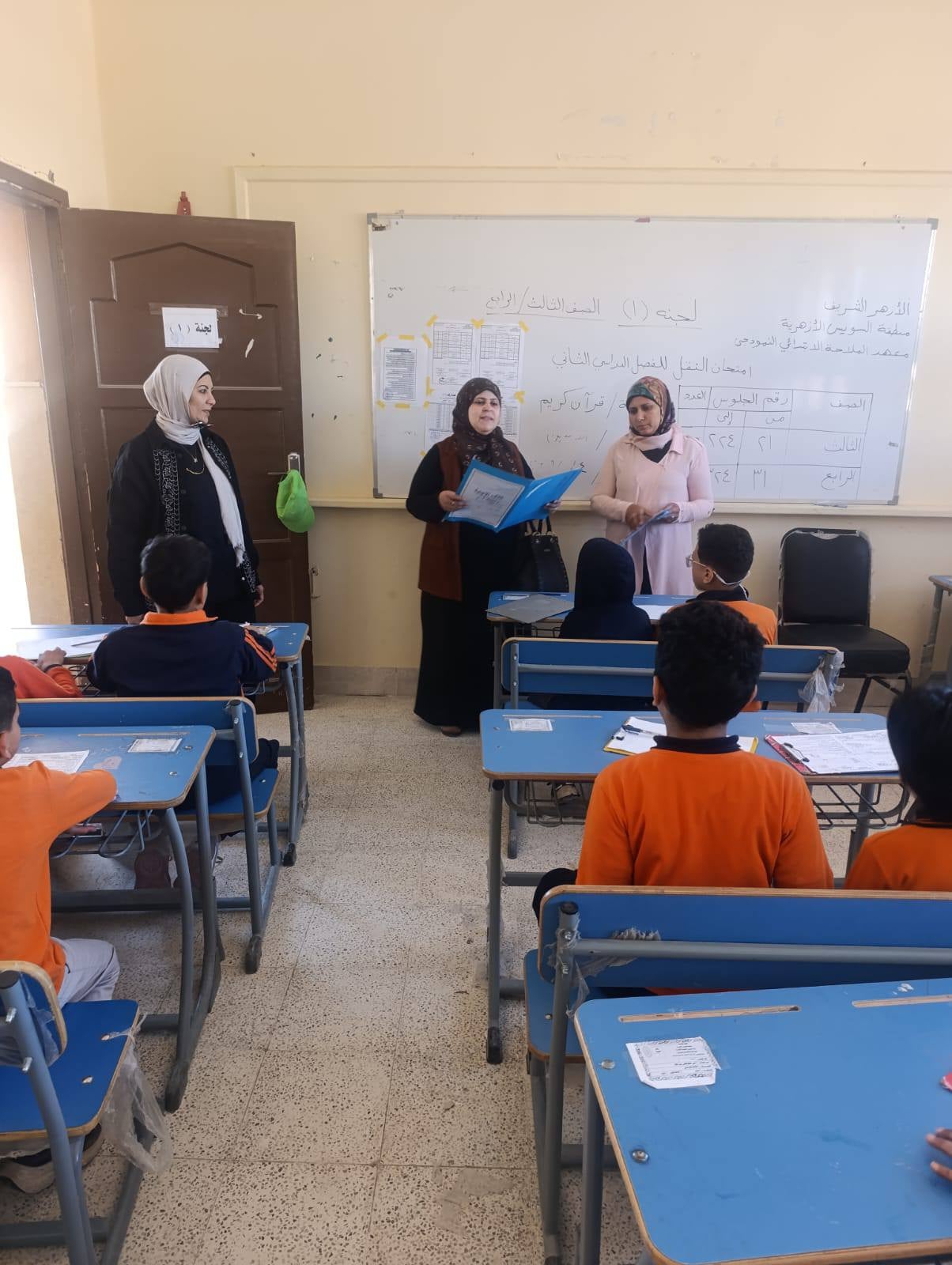 أزهرية السويس تواصل متابعة إمتحانات النقل بمعاهد المحافظة