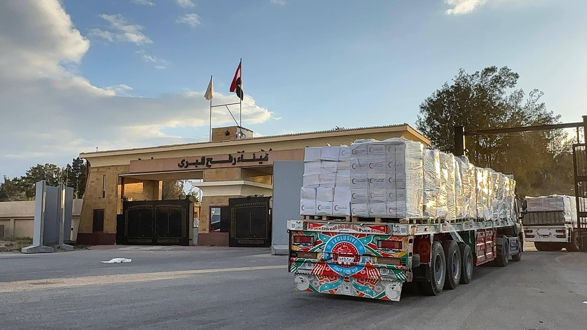 الهلال الأحمر المصري يطلق قافلة «زاد العزة» 190 بحمولة أكثر من 3 آلاف طن من المساعدات