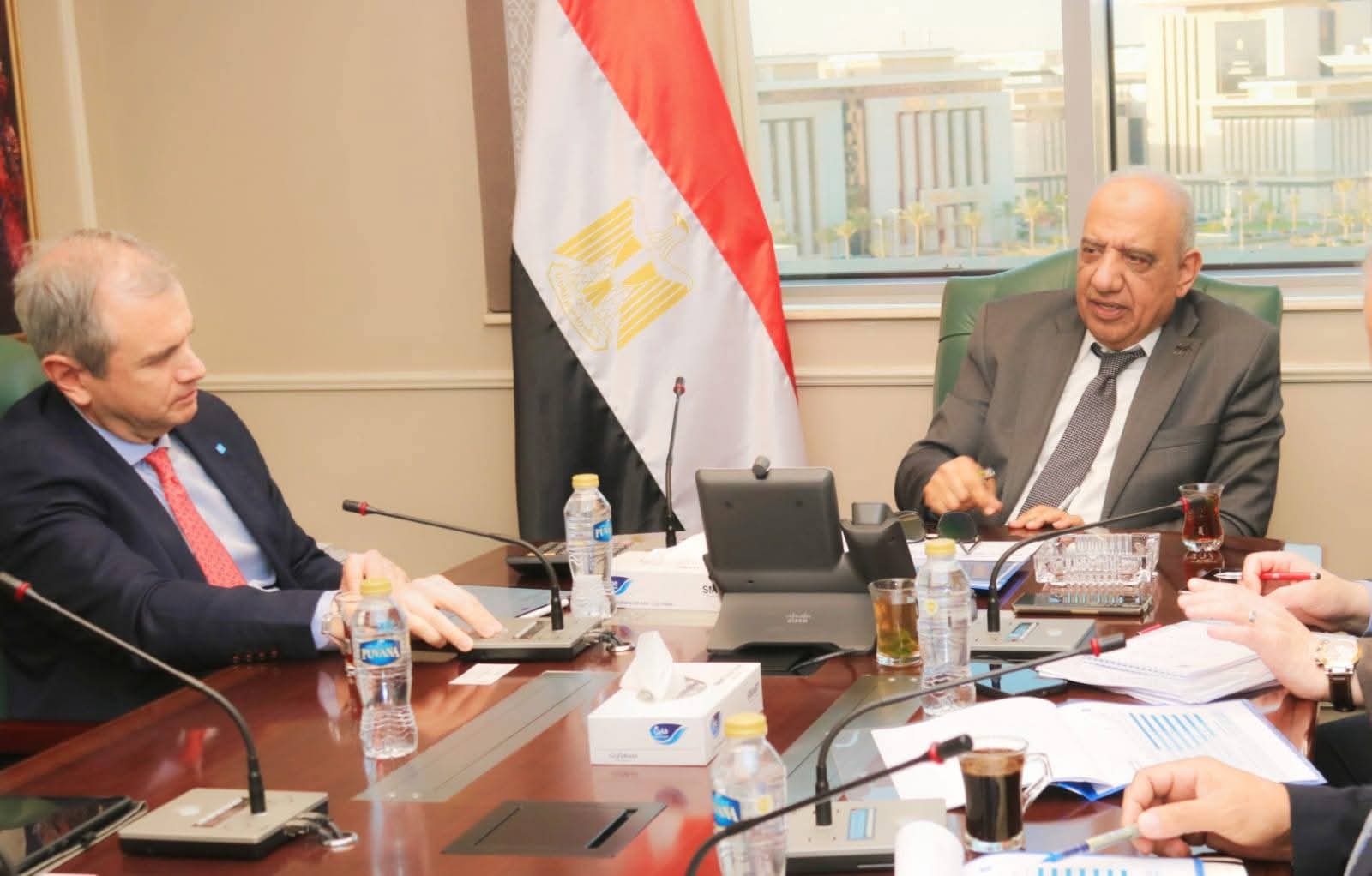 عصمت يبحث مع شركة الكازار الإماراتية مستجدات مشروعات طاقة الرياح قدرة 1500 ميجاوات