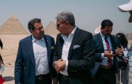 وزير السياحة يلتقي أبرز المشاركين بالفعالية بمنطقة أهرامات الجيزة