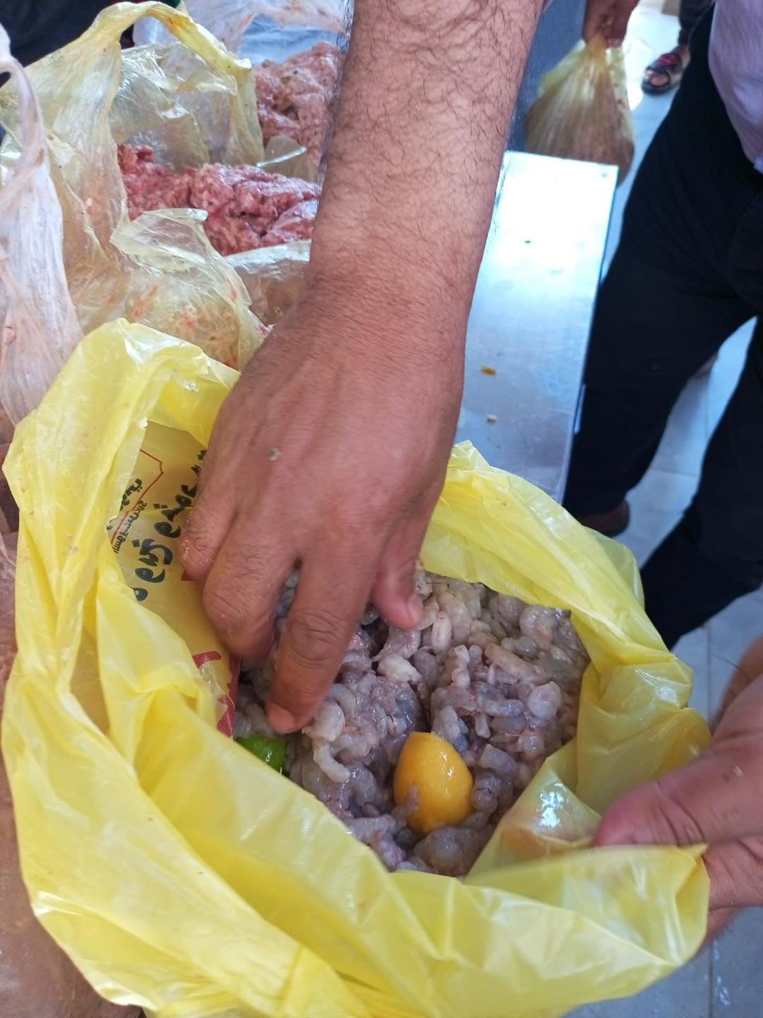ضبط 360 كيلو جمبري ولتر زيت طعام في السويس غير صالحه للإستهلاك الأدمي
