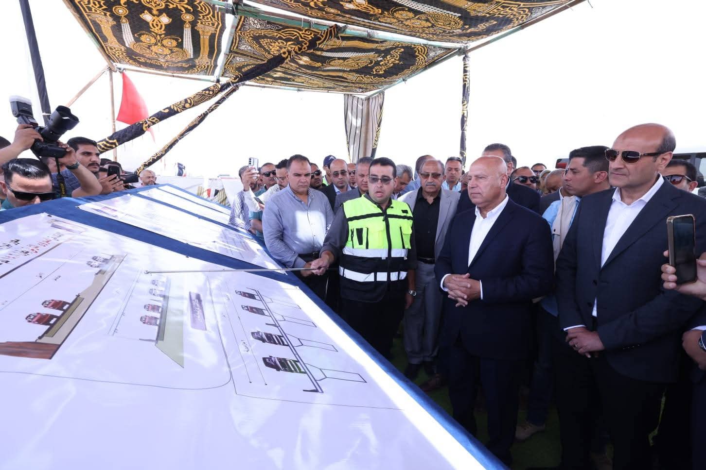 وزير النقل يشهد التشغيل التجريبي للمرحلة الأولى من محور الفشن التنموي ببنى سويف