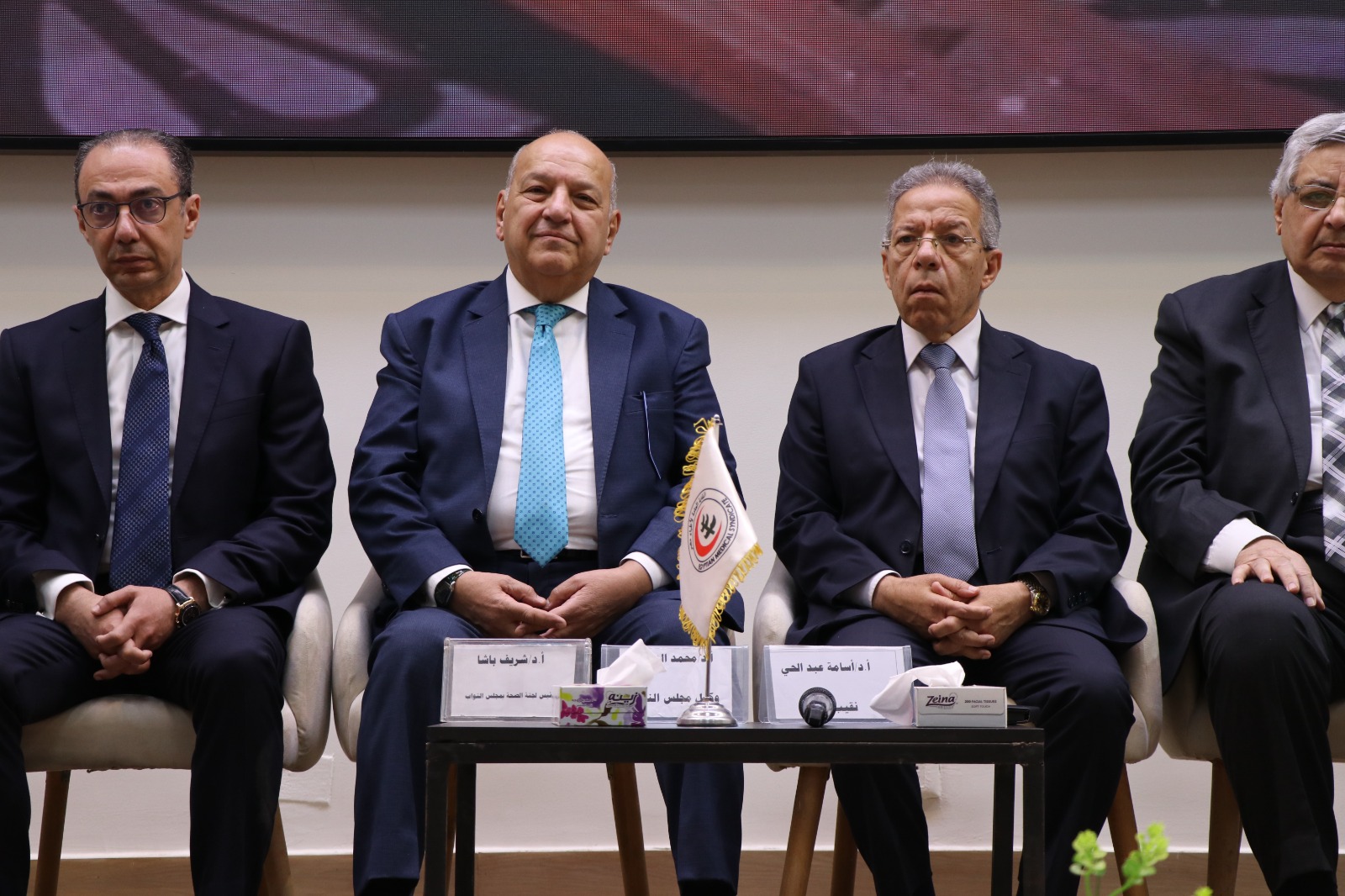 نقيب الأطباء : التوسع العشوائي بكليات الطب خطر.. ولابد من توفير تأمين صحي لأطباء الامتياز