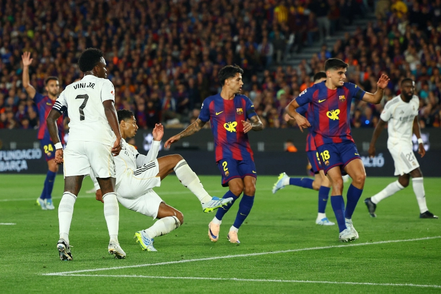 برشلونة يحسم الكلاسيكو بثنائية نظيفة أمام ريال مدريد ويتوّج بلقب الليغا للموسم الثاني