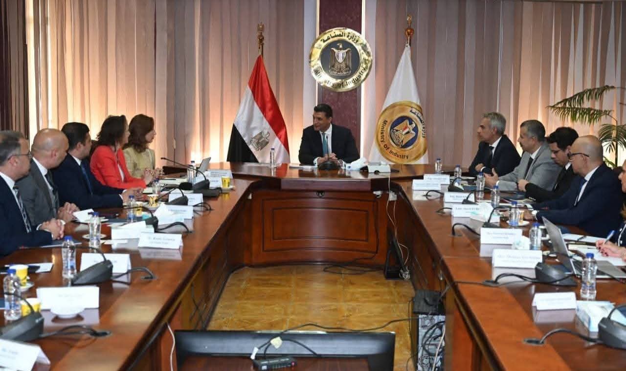 وزير الصناعة يبحث مع شركات غوروك التركية إقامة مشروع صناعي للمنتجات الزجاجية