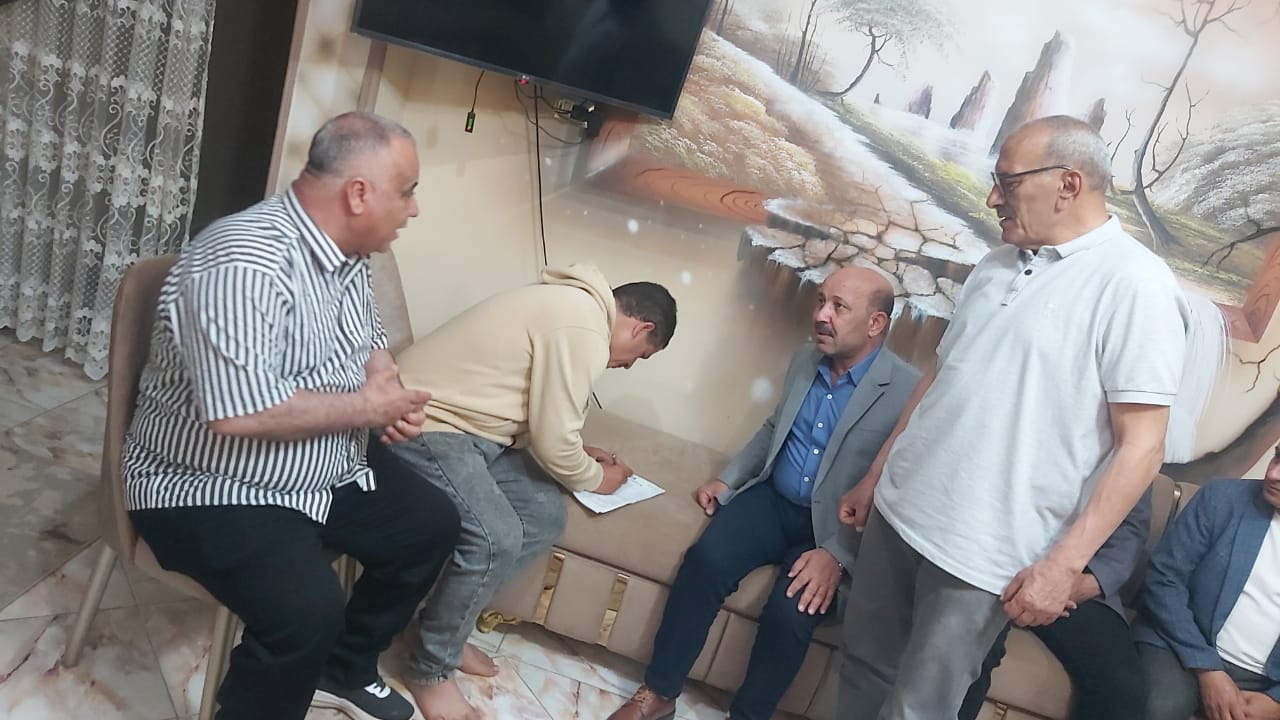 وفد من نقابة المعلمين يزور معلم أجا المعتدى عليه.. وتكليف محامى الفرعية بمتابعة ملف القضية
