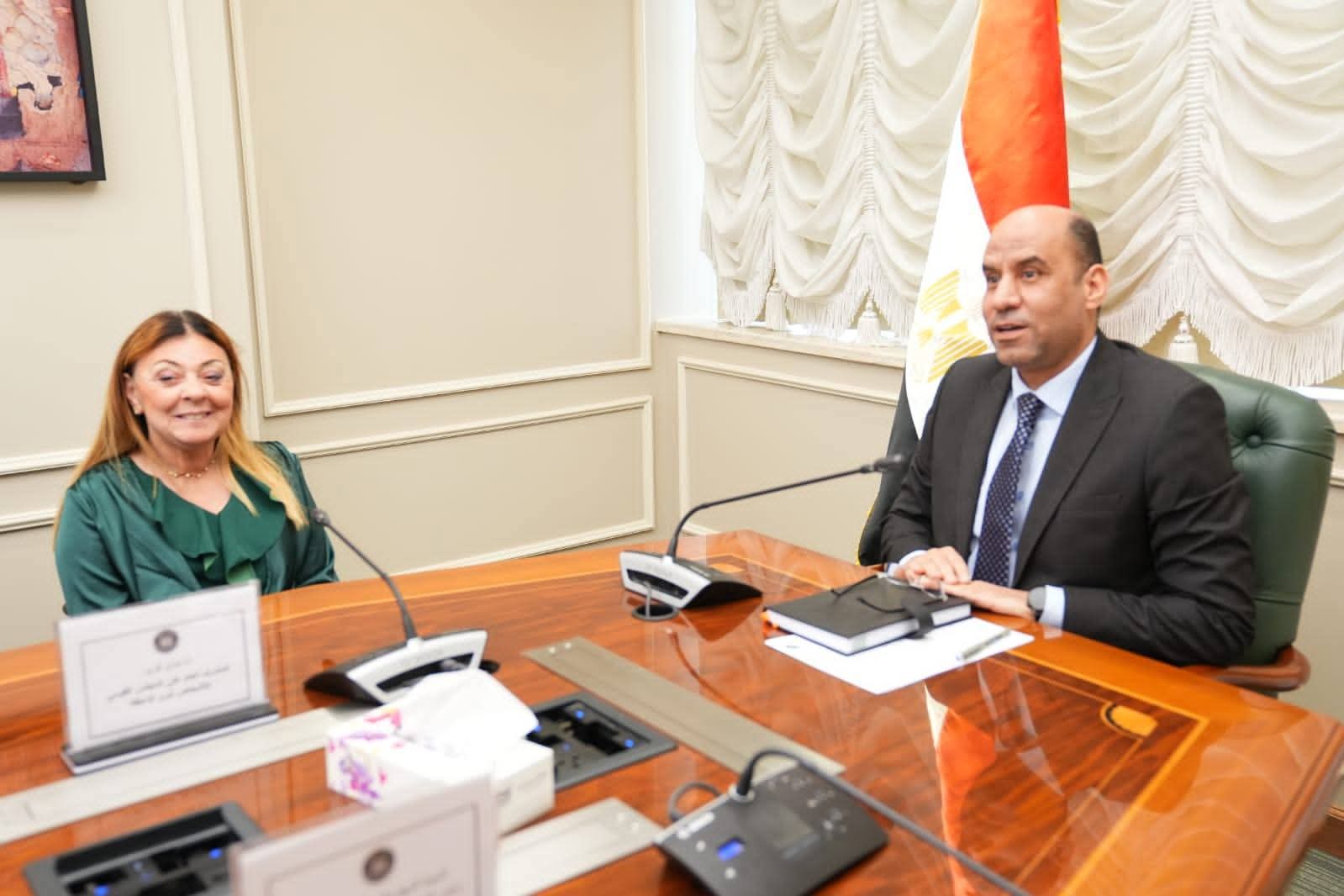العمل والقومي للأشخاص ذوي الإعاقة يشكلان لجنة مشتركة لتسريع تنفيذ خطط الدمج في سوق العمل