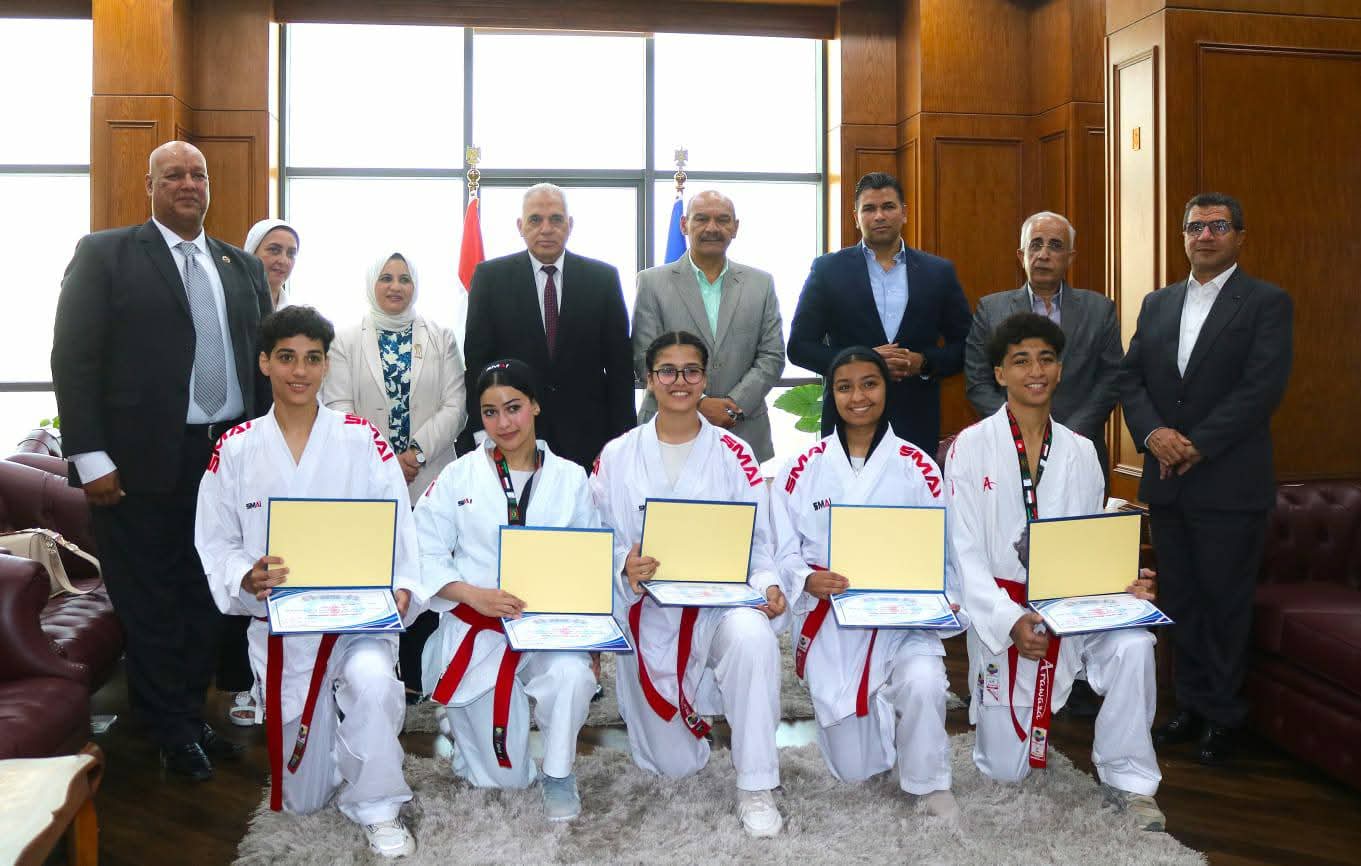 محافظ السويس يكرم أبطال الكاراتيه بعد تألقهم في بطولة شمال أفريقيا