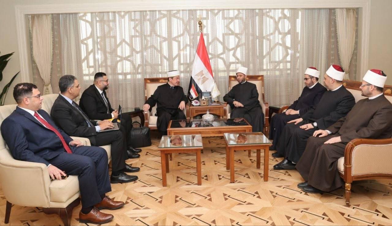 وزير الأوقاف يستقبل مفتي بولندا لتعزيز التعاون الديني والثقافي