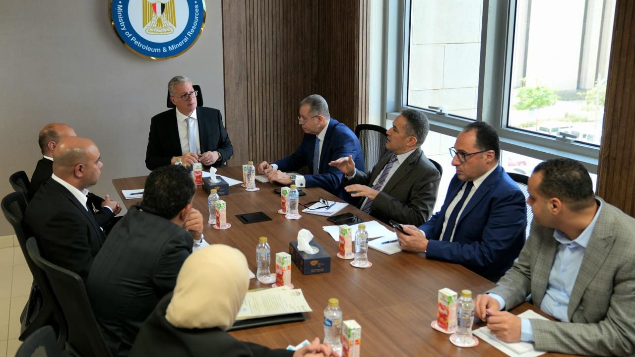 بدوى يناقش مع نواب البرلمان مطالب واحتياجات المواطنين