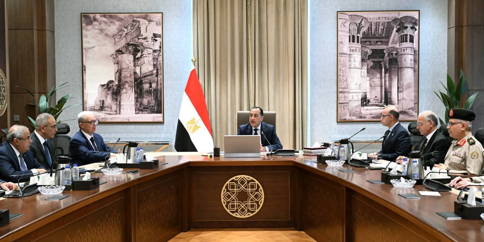 رئيس الوزراء يتابع طرح عدد من الشركات الحكومية في البورصة.. بينها مجموعة من الشركات التابعة للقوات المسلحة