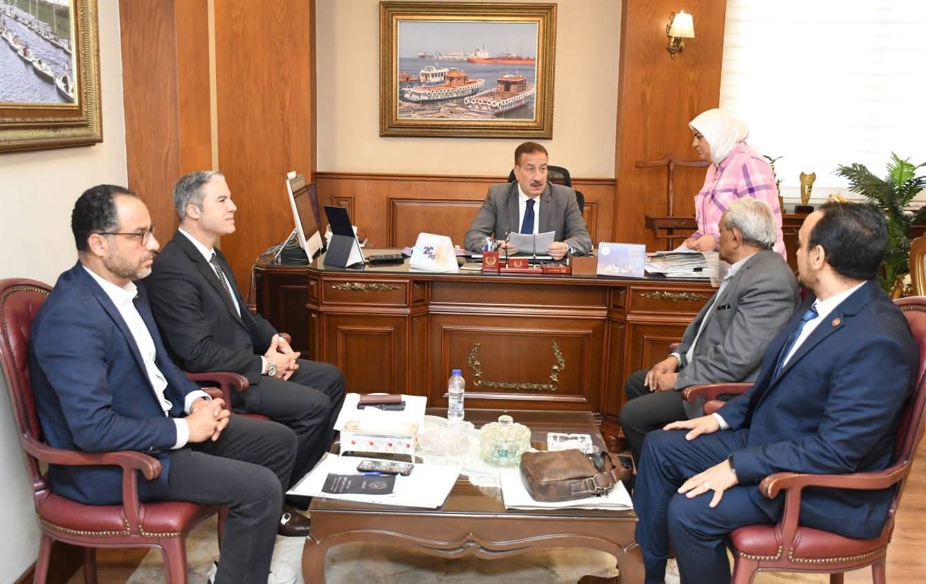 محافظ بورسعيد يستقبل وفد هيئة تعاونيات البناء والإسكان لبحث سبل التعاون المشترك