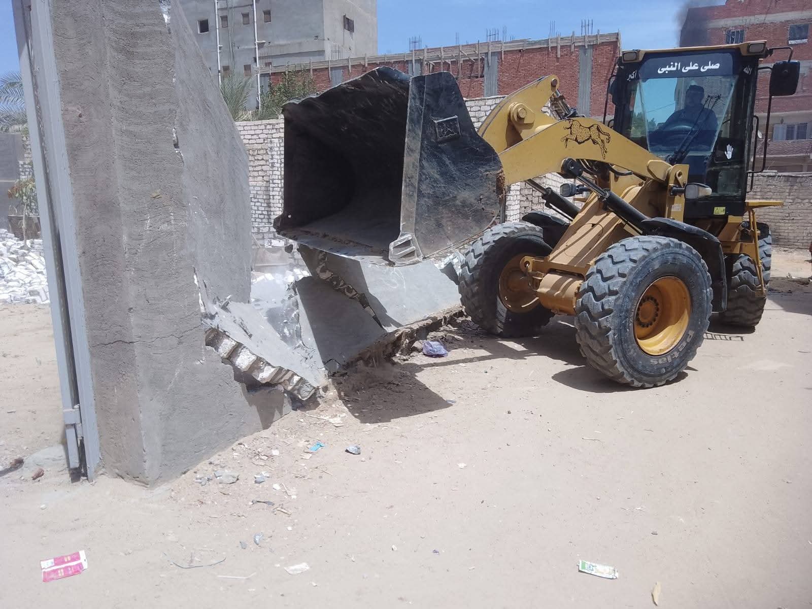 تنفيذ إزالة ١٦ حالة تعدٍّ على مساحة ١٥ قيراط من الموجة ٢٩ لحملة إزالة التعديات بالإسماعيلية