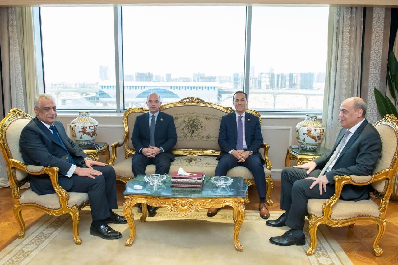 وزيرا الإنتاج الحربي والاستثمار يبحثان تعظيم الاستفادة من محفظة أراضي الإنتاج الحربي وطرح فرص استثمارية بالمحافظات