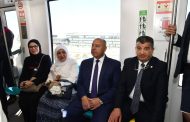 وزير النقل يستقل قطار المونوريل حتى محطة الحي الحكومي بالعاصمة الجديدة