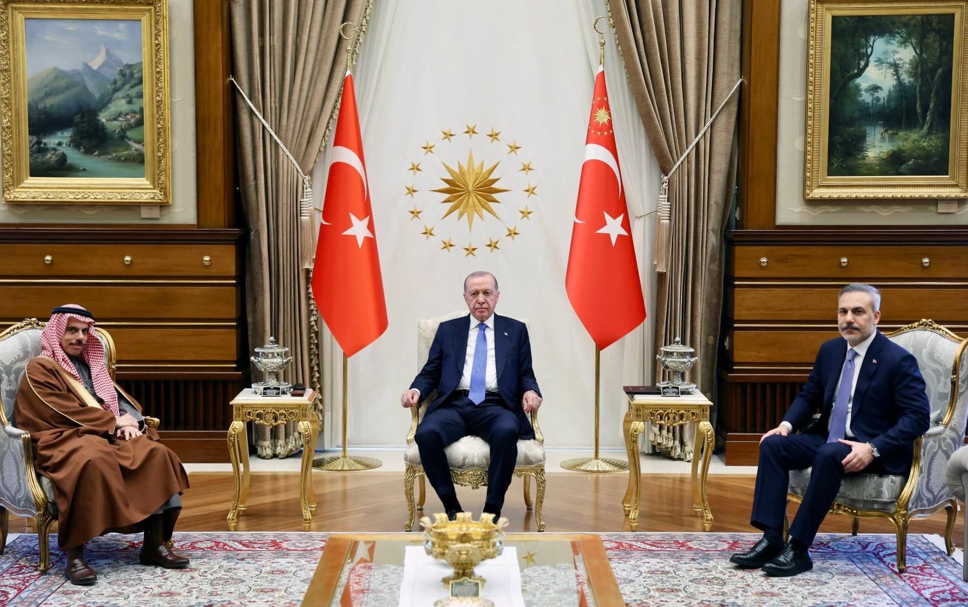 أردوغان يبحث مع وزير الخارجية السعودي ⁧‫العلاقات الثنائية بين البلدين وسبل تعزيز التعاون بينهما