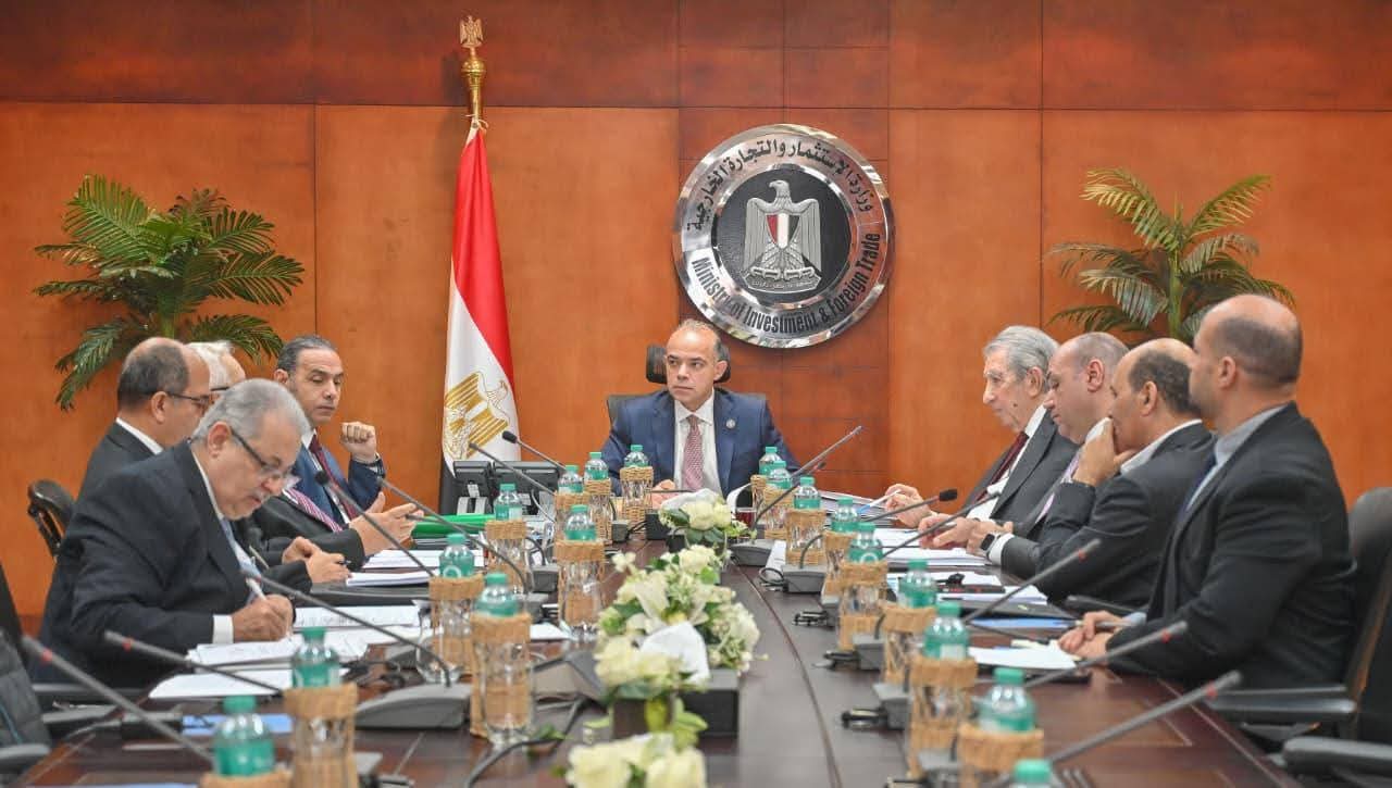 رئيس الوزراء يصدر قرارين بإعادة تشكيل اللجنة الدائمة لمعايير المحاسبة والمراجعة