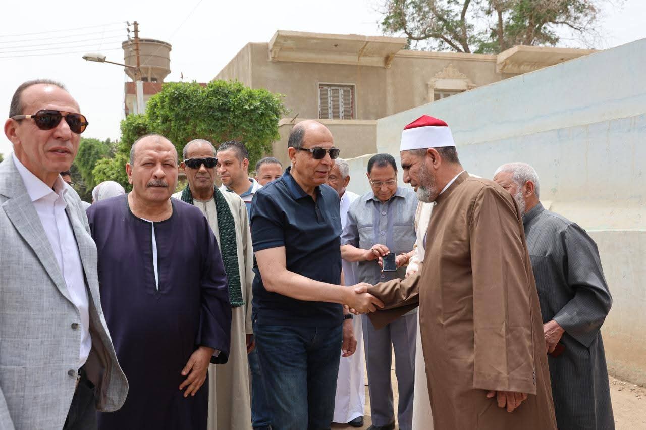 محافظ المنيا يفتتح المسجد الشرقي بنزلة الدليل ببني مزار ويؤدي صلاة الجمعة وسط الأهالي