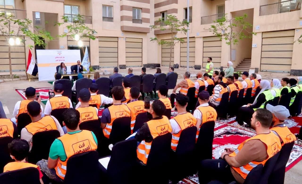 مدير صندوق مكافحة الإدمان يلتقي مجموعة من المتعافين من أبناء حدائق أكتوبر المطورة