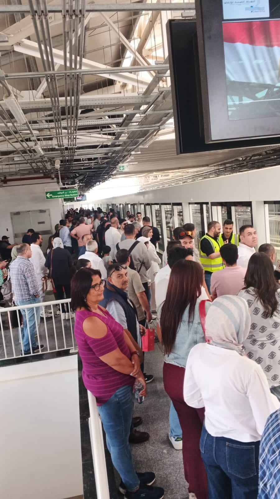 اقبال كبير من المواطنين على محطات المرحلة الأولى لمونوريل شرق النيل