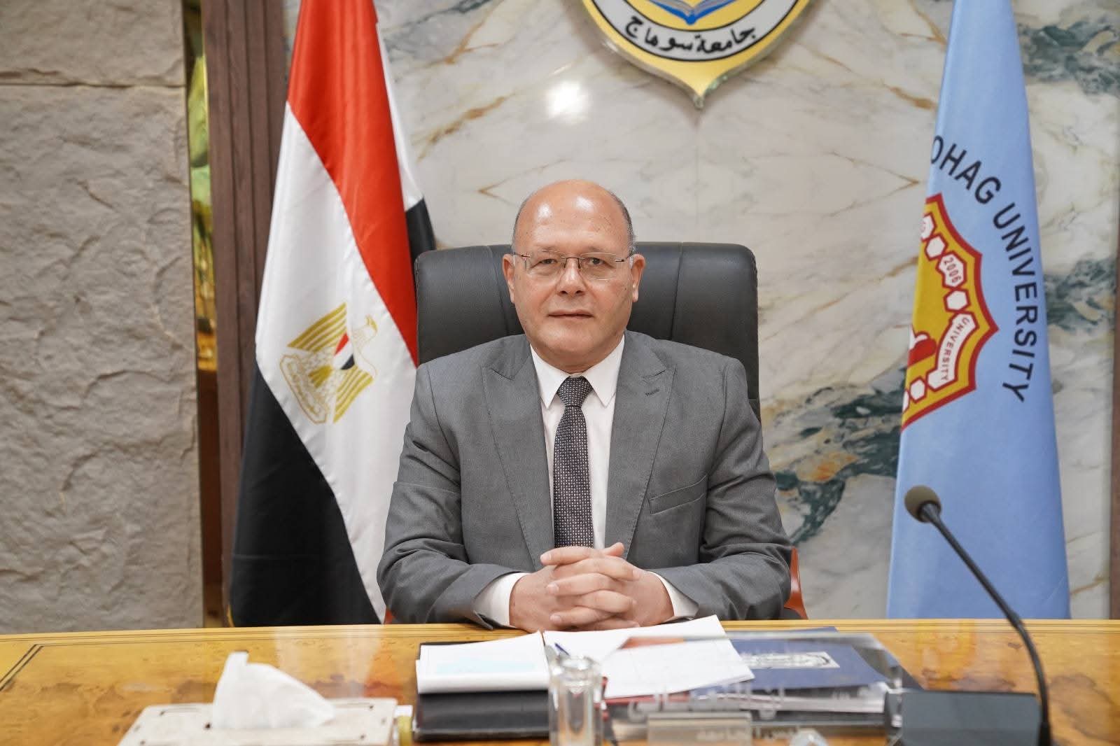 ٨ أساتذة يتقدمون للترشح لمنصب عميد كلية الآداب بجامعة سوهاج
