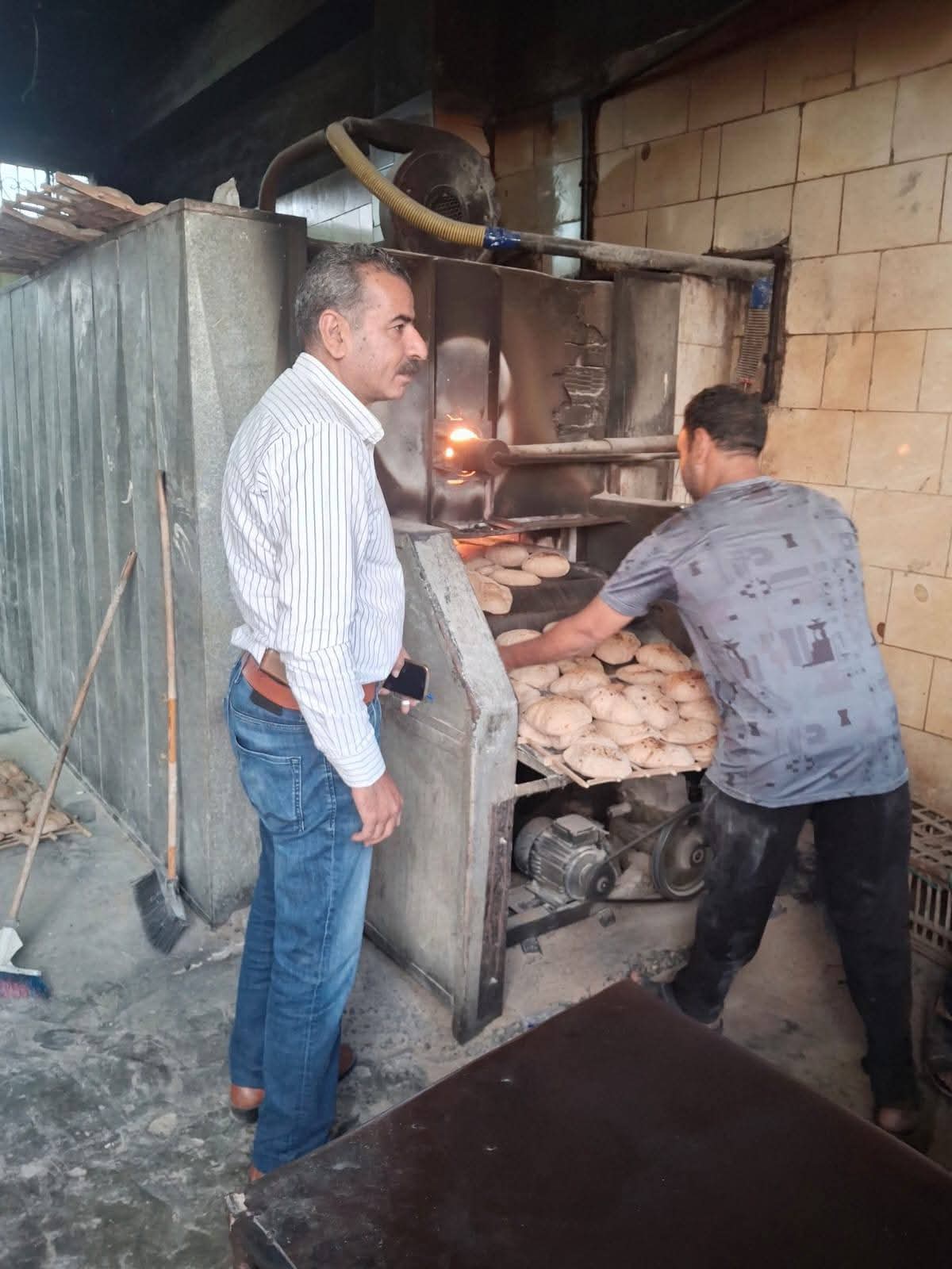 تموين الإسماعيلية يضبط طن ونصف دقيق بلدي مدعم بأحد المخابز بغرض البيع في السوق السوداء