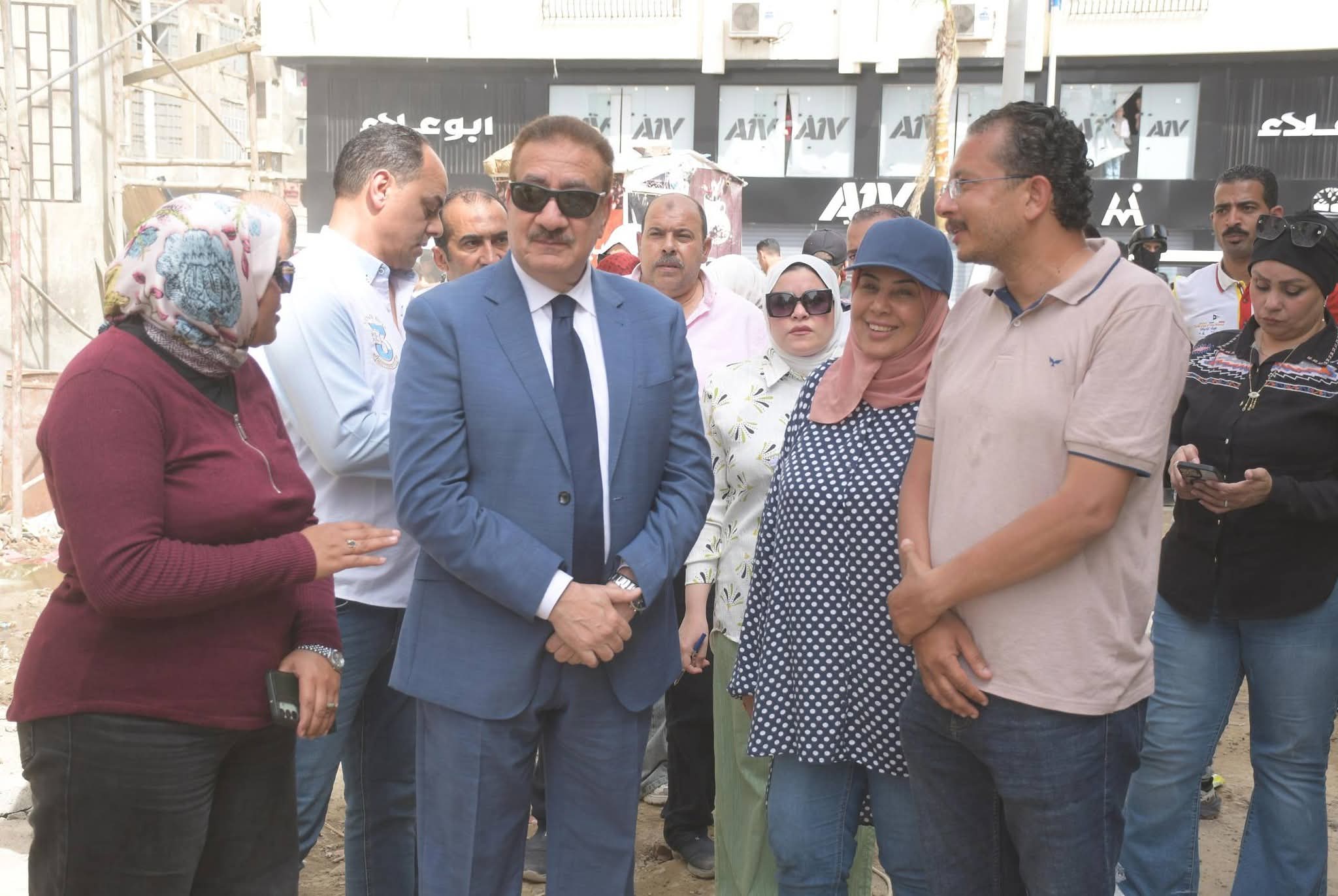 محافظ بورسعيد يتفقد أعمال التطوير الشامل بالمنطقة الثالثة بحي المناخ