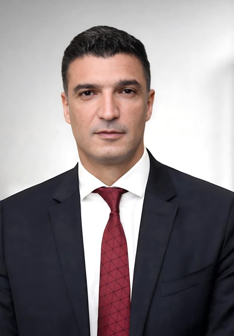 وزير الصناعة يصدر قراراً باعتماد اشتراطات تراخيص مصانع مستحضرات التجميل