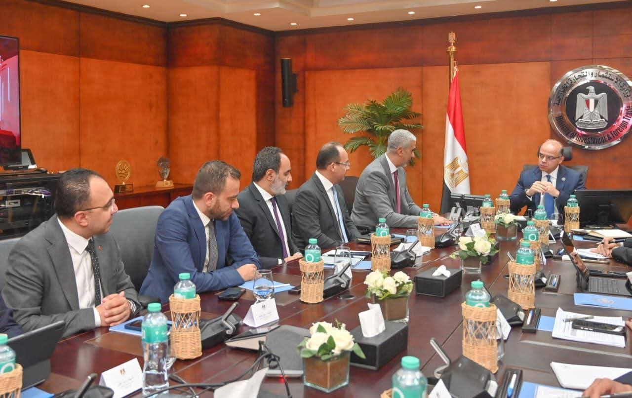 وزير الاستثمار يبحث مع قيادات ڤودافون تسريع التحول الرقمي لتعزيز تنافسية الاستثمار والتجارة
