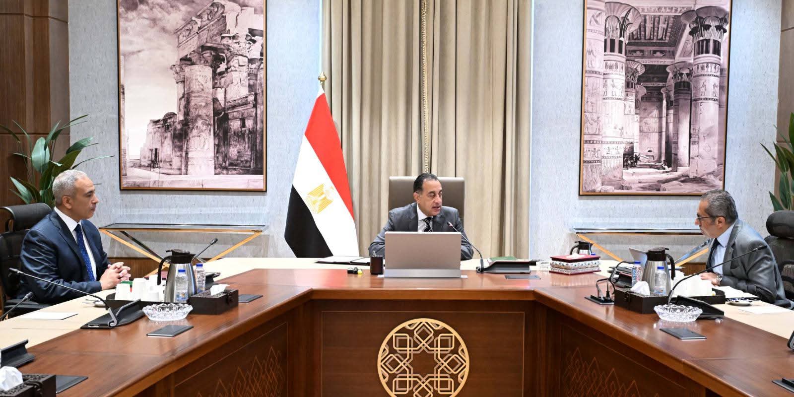 رئيس الوزراء يتابع الموقف التنفيذي لتشغيل عدد من المشروعات بالعاصمة الجديدة
