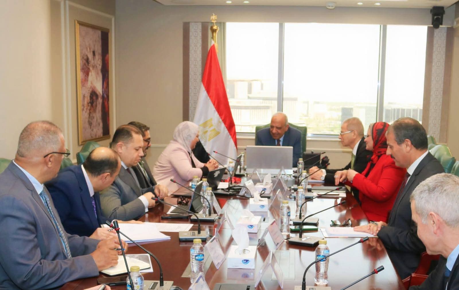 عصمت يبحث مع وفد البنك الدولي سبل دعم وتعزيز الشراكة والتعاون