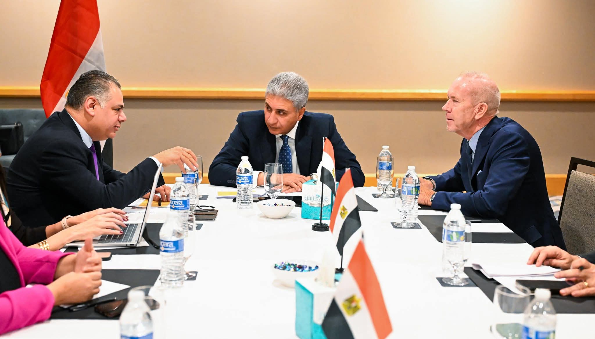 وزير السياحة يبحث مع الرئيس التنفيذي لاتحاد منظمي الرحلات الأمريكي إمكانية استضافة مصر للمؤتمر السنوي للاتحاد