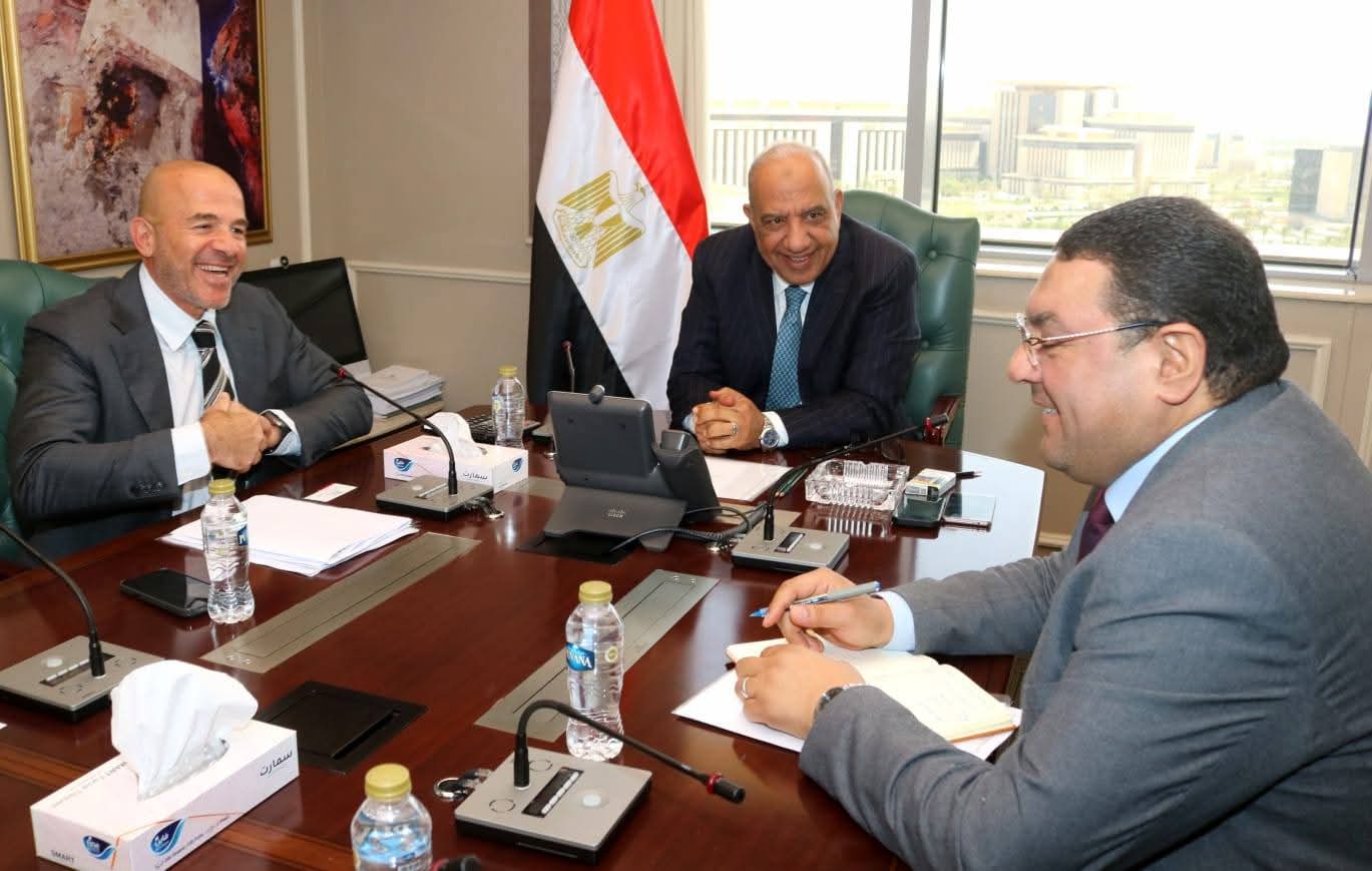 عصمت يتابع مع مجموعة 