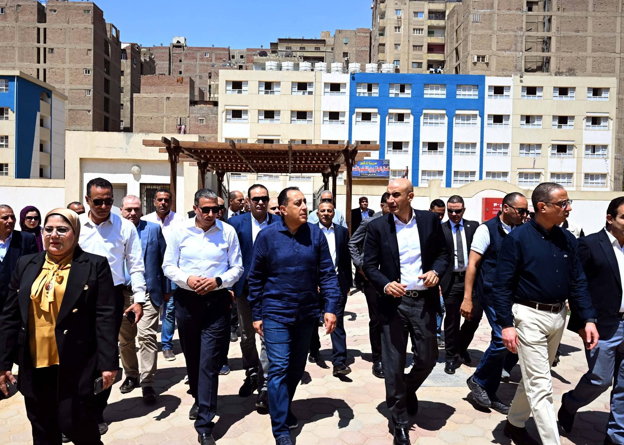 رئيس الوزراء يتفقد مجمع بولاق الدكرور التعليمى