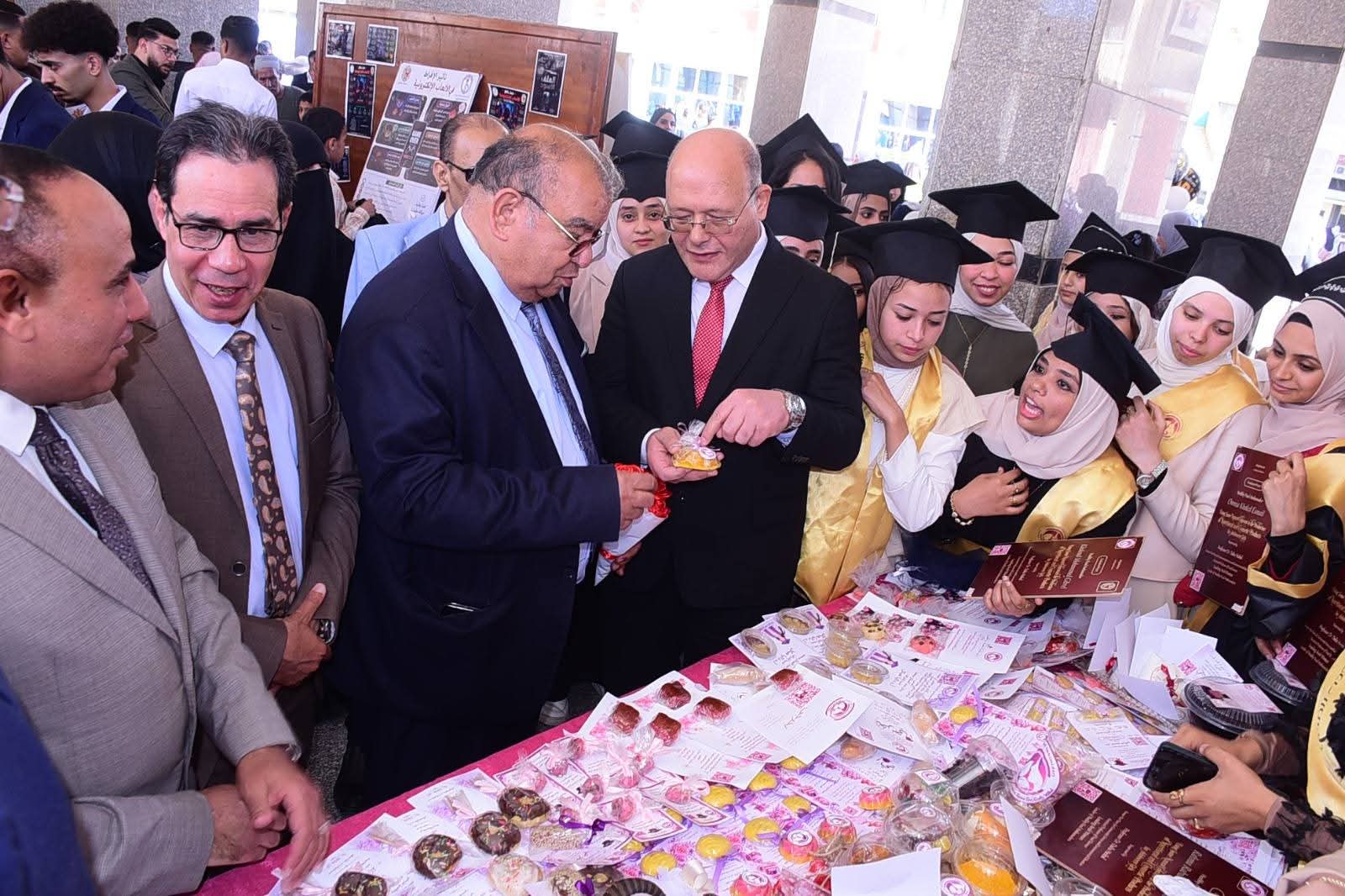 ملحمة فنية جسدتها مشاريع تخرج الدفعة الثالثة لكلية التربية النوعية بجامعة سوهاج