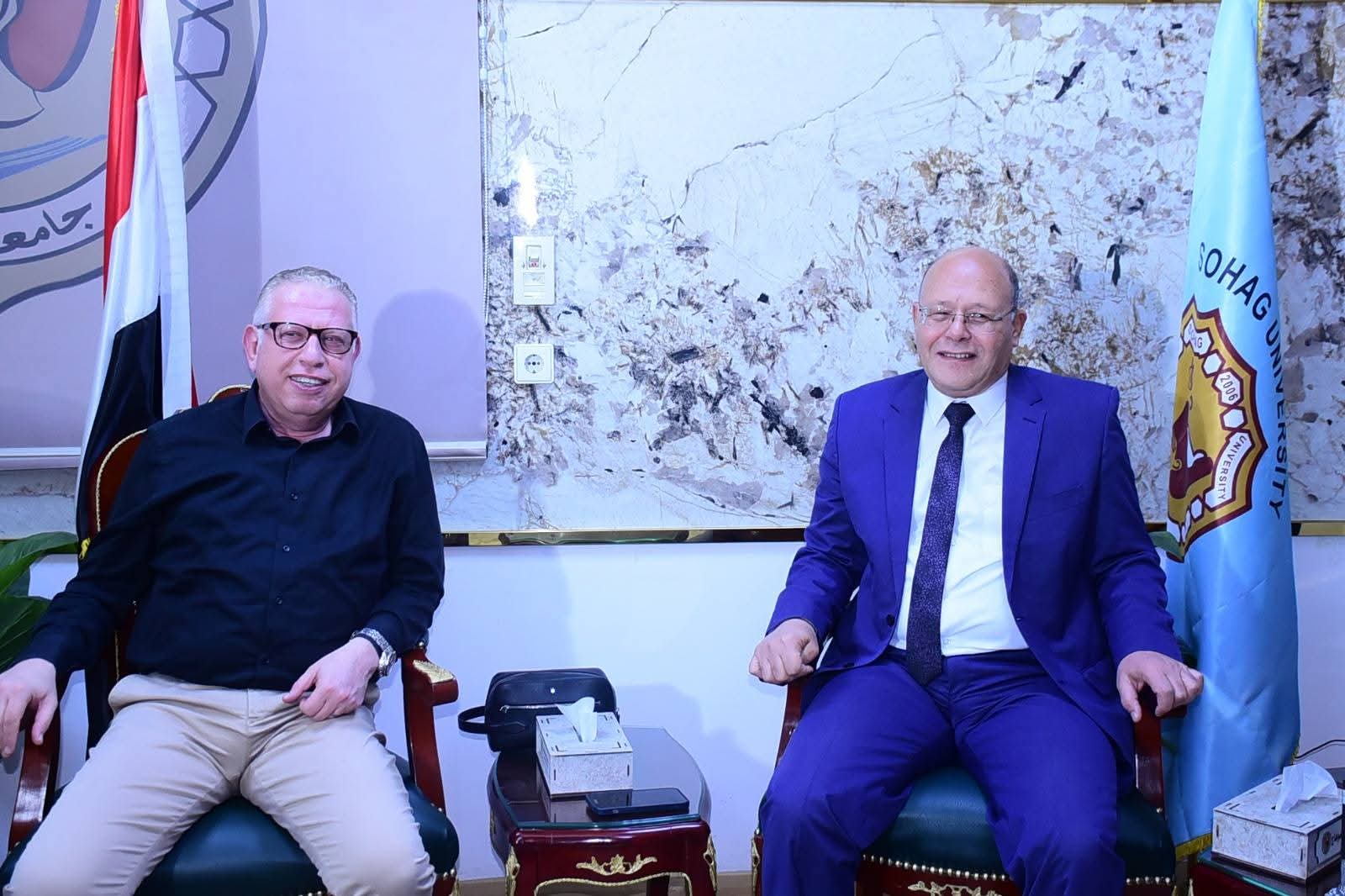 رئيس جامعة سوهاج  والوطنية للقوات المسلحة يتفقدان مستشفي الجراحات التخصصية
