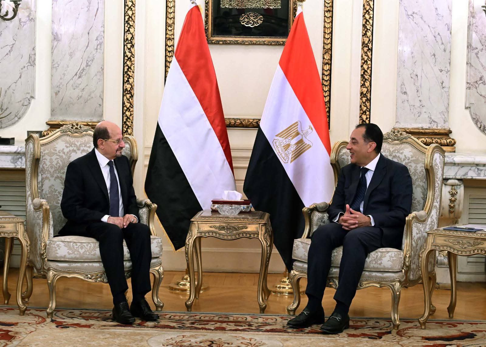 رئيس الوزراء يلتقي نظيره اليمني