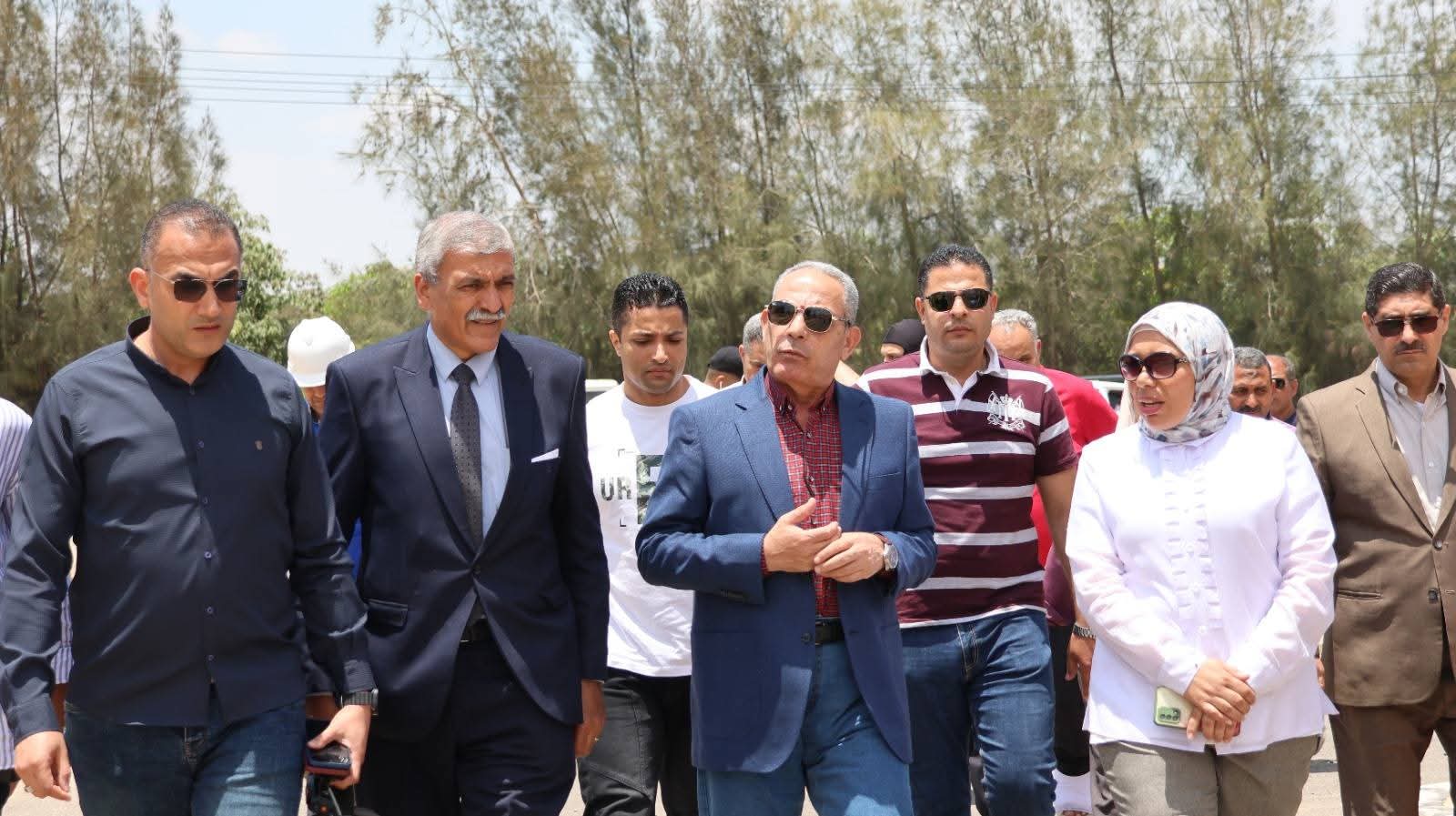 محافظ الإسماعيلية يوجه بسرعة رفع كافة الإشغالات والتعديات بالقرية