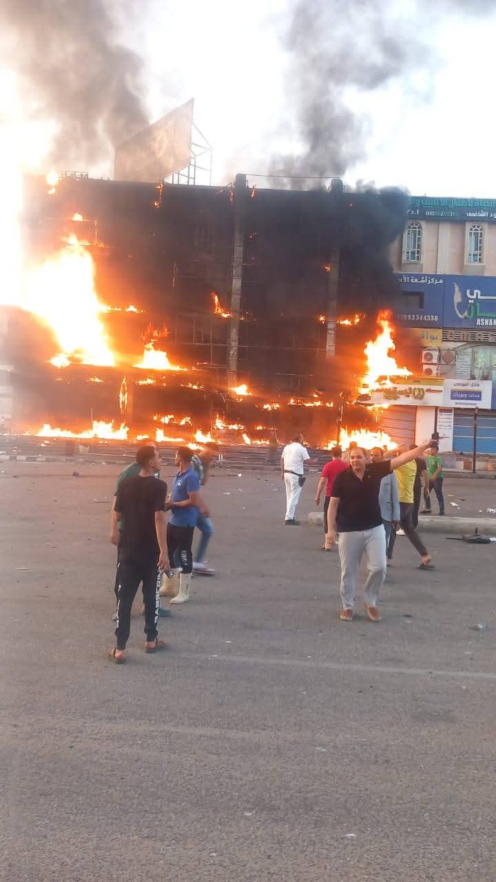 محافظ القليوبية يتابع حادث حريق بواجهة أحد المطاعم بالحي الأول بالعبور