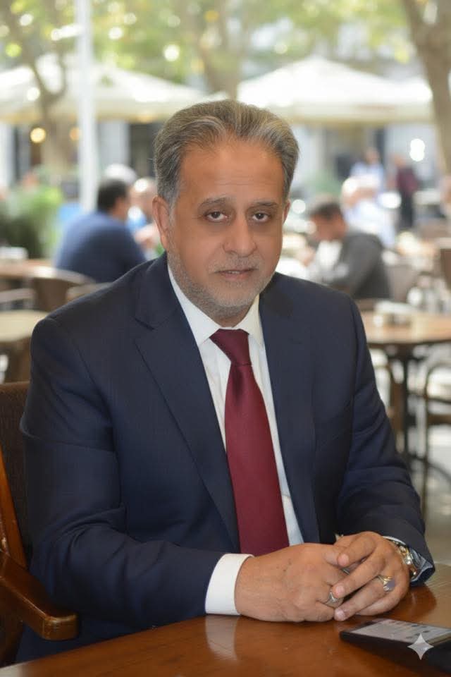فاضل عباس يكتب.. عناقيد الوقت المتخثر