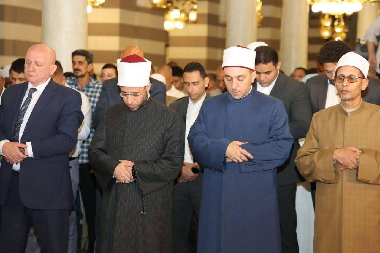 وزير الأوقاف يؤدي صلاة الجمعة بمسجد السيدة زينب رضي الله عنها