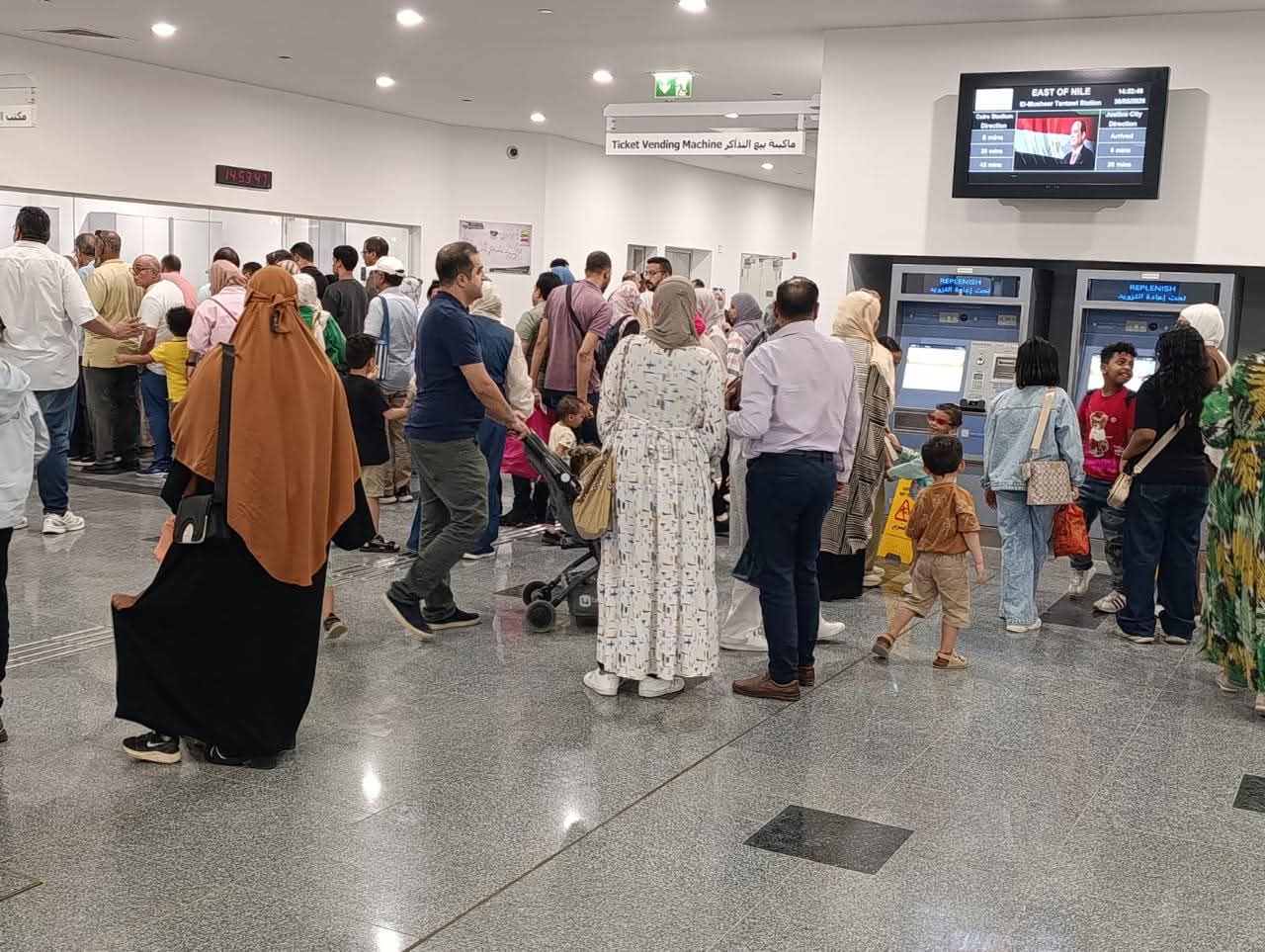 إقبال كبير من المواطنين على استقلال قطارات المرحلة الأولى من مونوريل شرق النيل