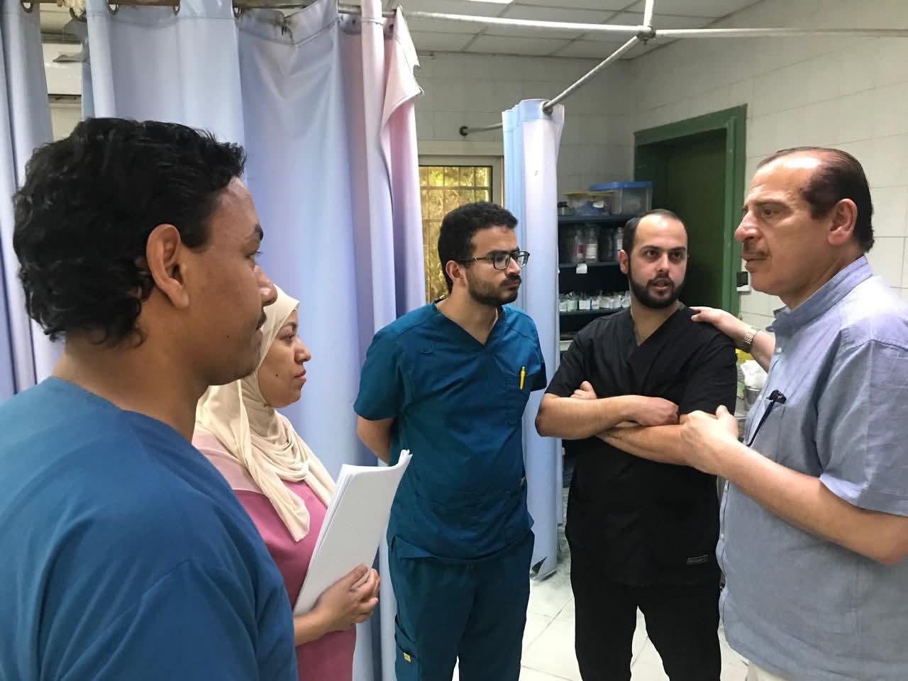 قنديل يتفقد منشآت طبية بالقاهرة ويوجه باتخاذ إجراءات فورية لتحسين الخدمات